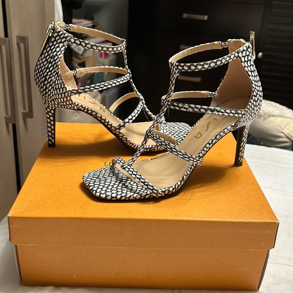 Unisa black/white heels - Picture 1 of 5